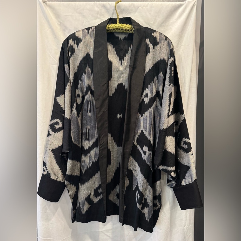 Elegant Black and Gray Women's Kimono Jacket